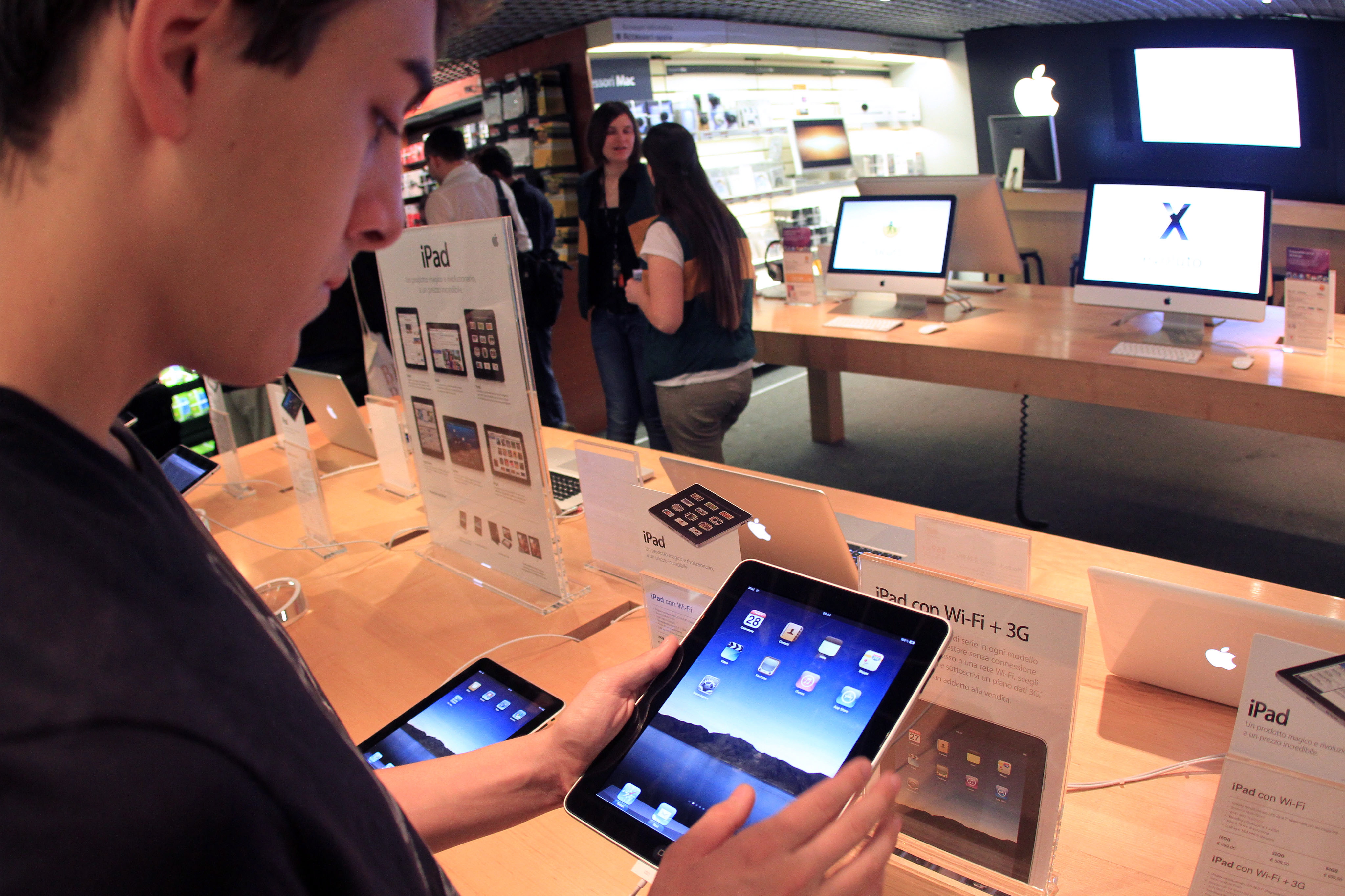 Apple's iPad at an Apple store in Milan, Italy. (Photo EPA/MATTEO BAZZI)