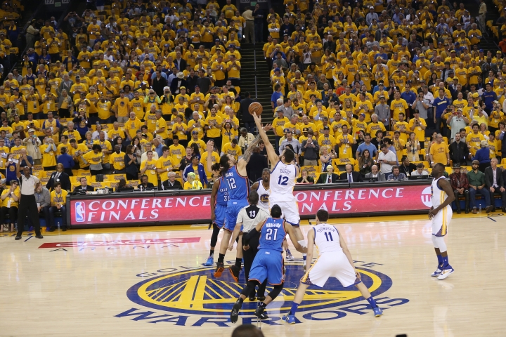 Warriors even series behind Curry’s 28-point performance