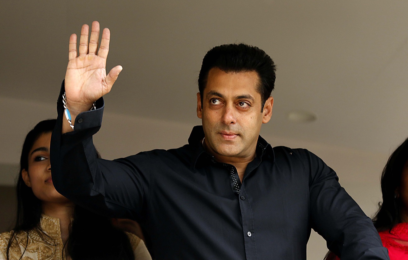 Indian Bollywood actor Salman Khan (2R) celebrates and wishes his fans Ramzan Eid Mubarak at his residence in Mumbai on July 18, 2015. AFP PHOTO (Photo credit should read STR/AFP/Getty Images)