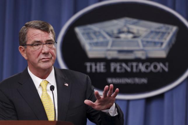 U.S. Defense Secretary Ash Carter holds a news conference at the Pentagon in Arlington, Virginia August 20, 2015. REUTERS/Jonathan Ernst