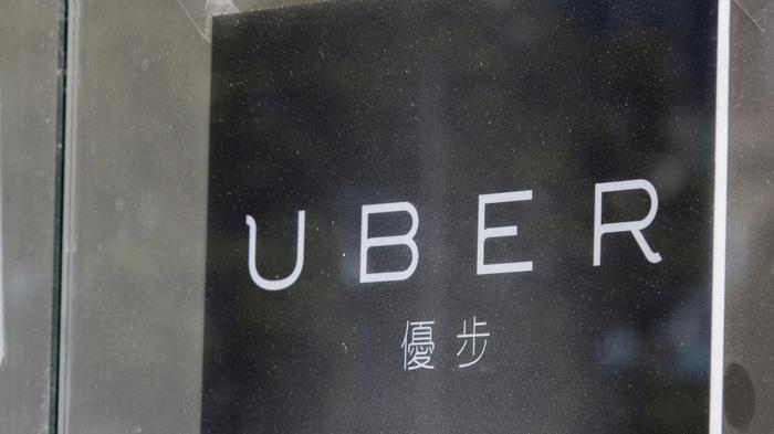 uber-takes-a-big-bet-on-china-1441747584
