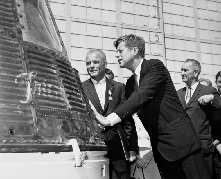 Glenn and President John F. Kennedy inspected the capsule that Glenn rode into orbit.