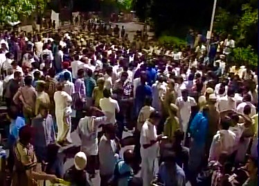 Thousands gather outside Jayalalithaa’s residence just hours after her demise