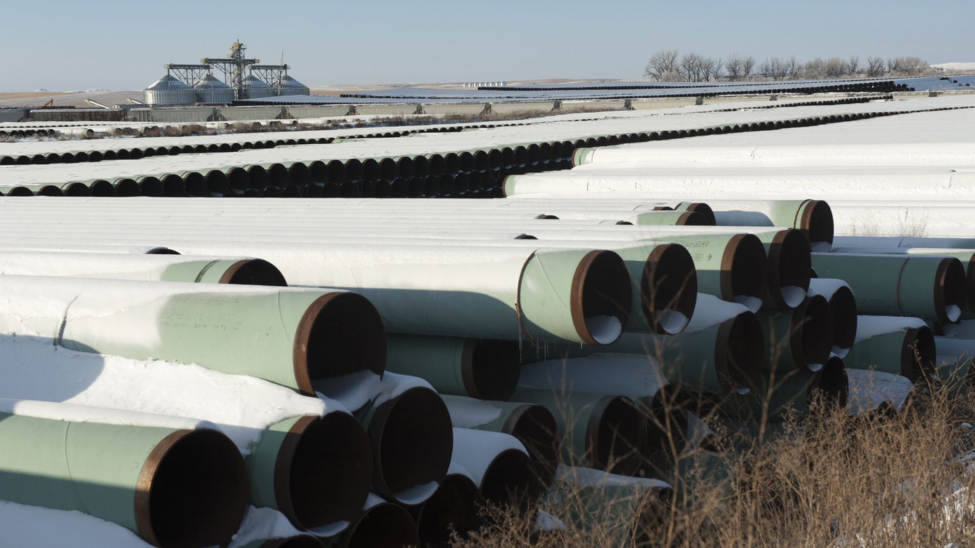 Trump reopens door to building Keystone XL and Dakota Access pipelines