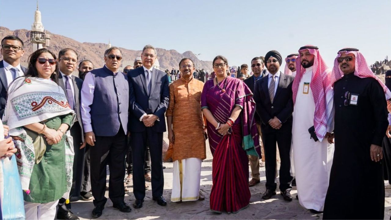 Smriti Irani leads first non-Muslim Indian delegation to Madinah