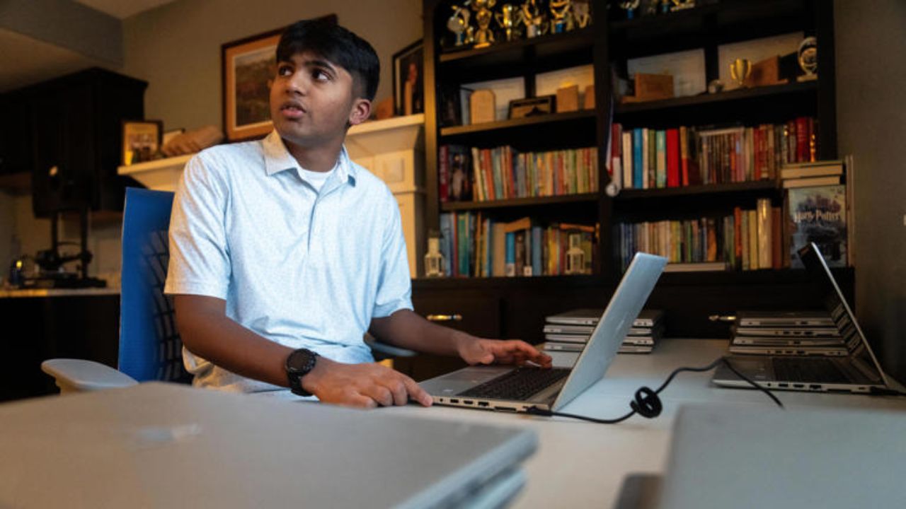 Iowa teen’s tech initiative connects hundreds of devices to immigrants in need