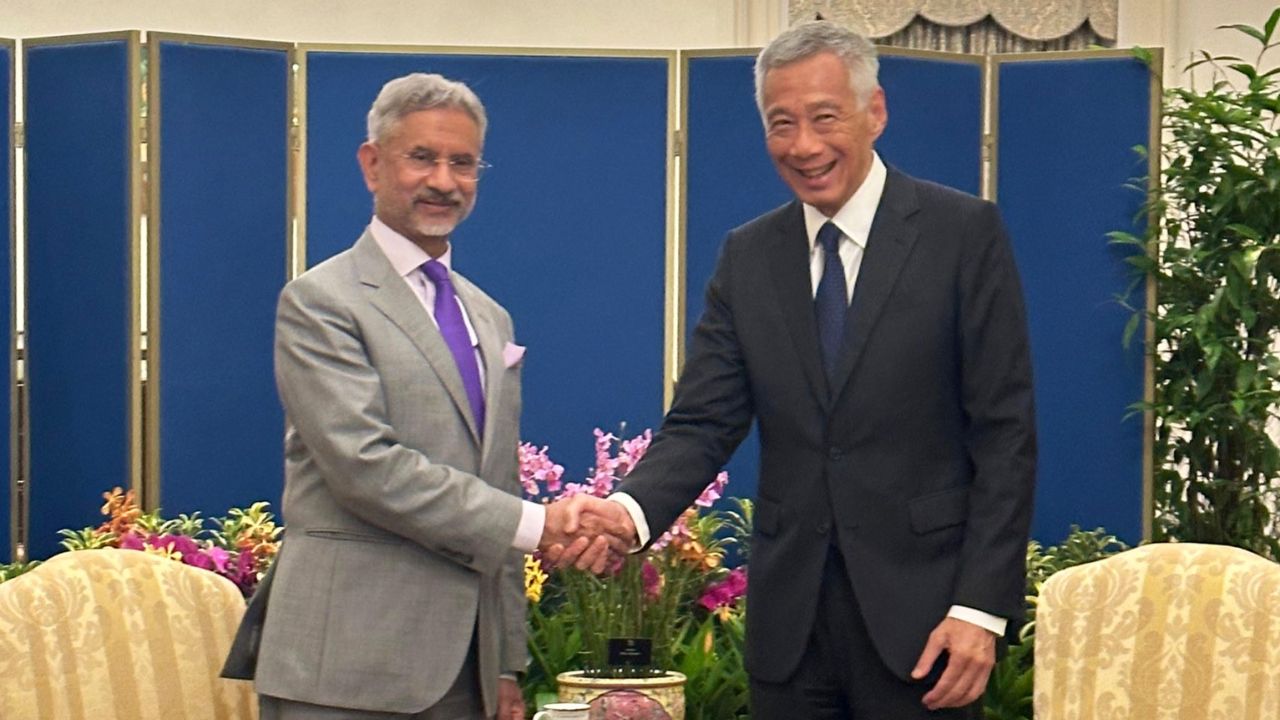Indian External Affairs Minister Dr. S. Jaishankar holds bilateral talks during official visit to Singapore