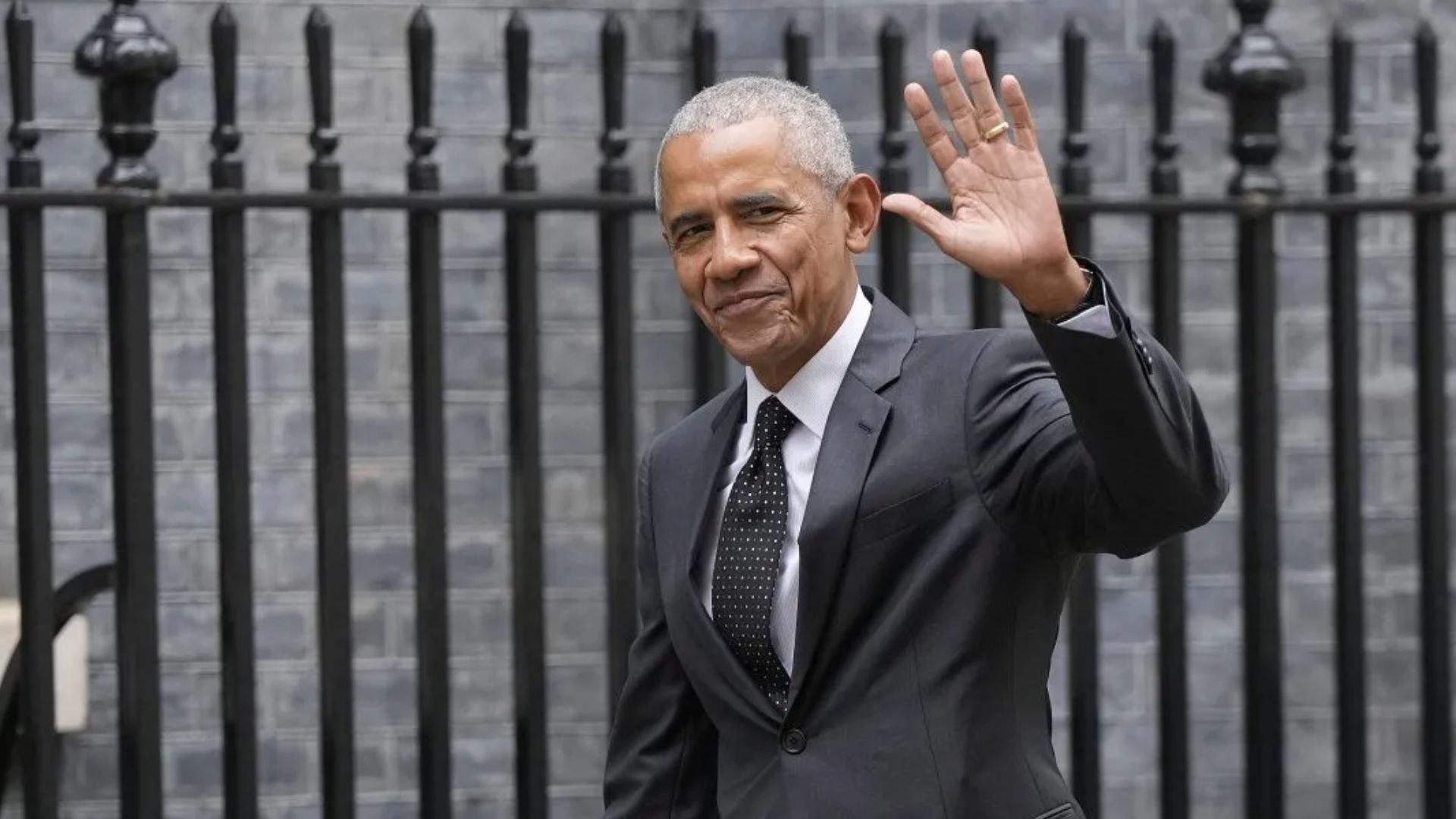 Obama makes surprise UK visit to meet with Sunak