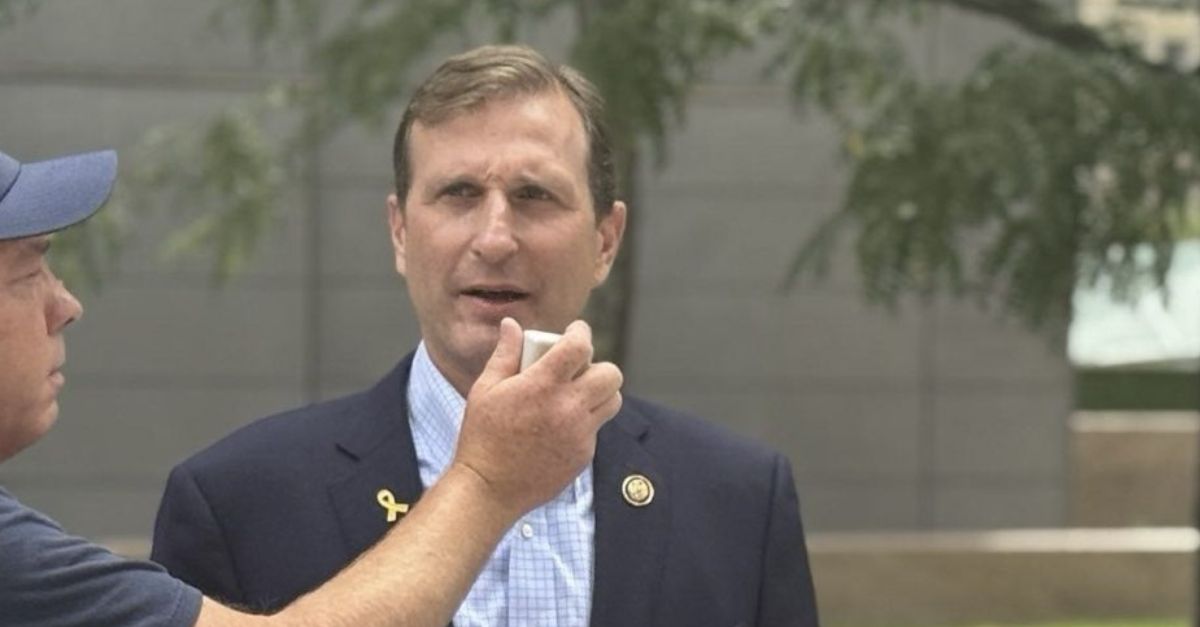 NY Rep. Dan Goldman targets the ultra-rich with new ROBINHOOD tax bill