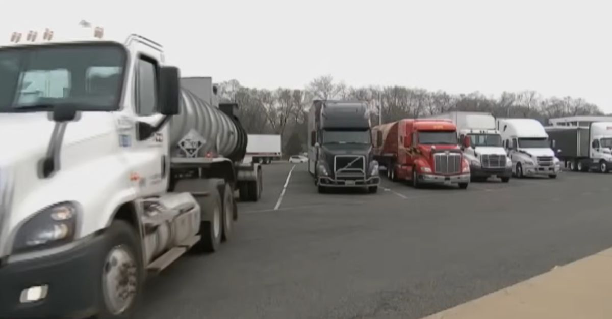 200,000 immigrant truck drivers affected by new federal rule