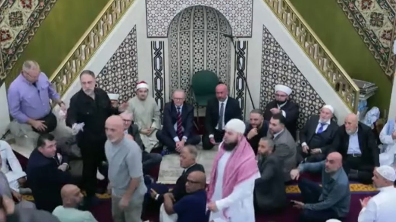 Australian Prime Minister Albanese faces protests at Eid prayers in Sydney