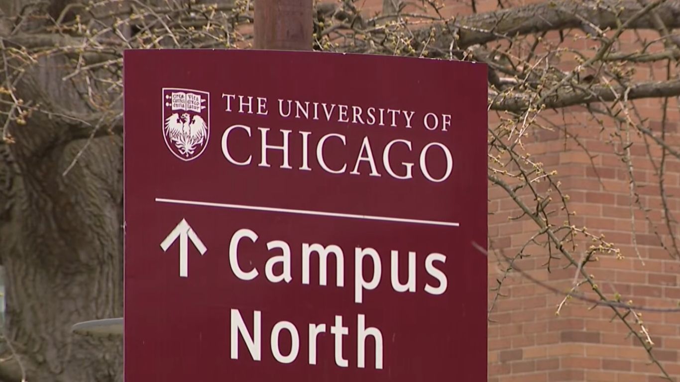 University of Chicago free tuition initiative for middle-class families