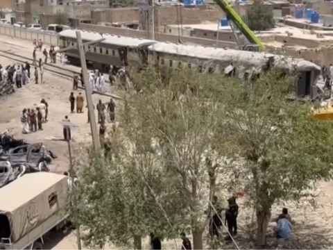 Quetta train bombing in Pakistan kills 23 people