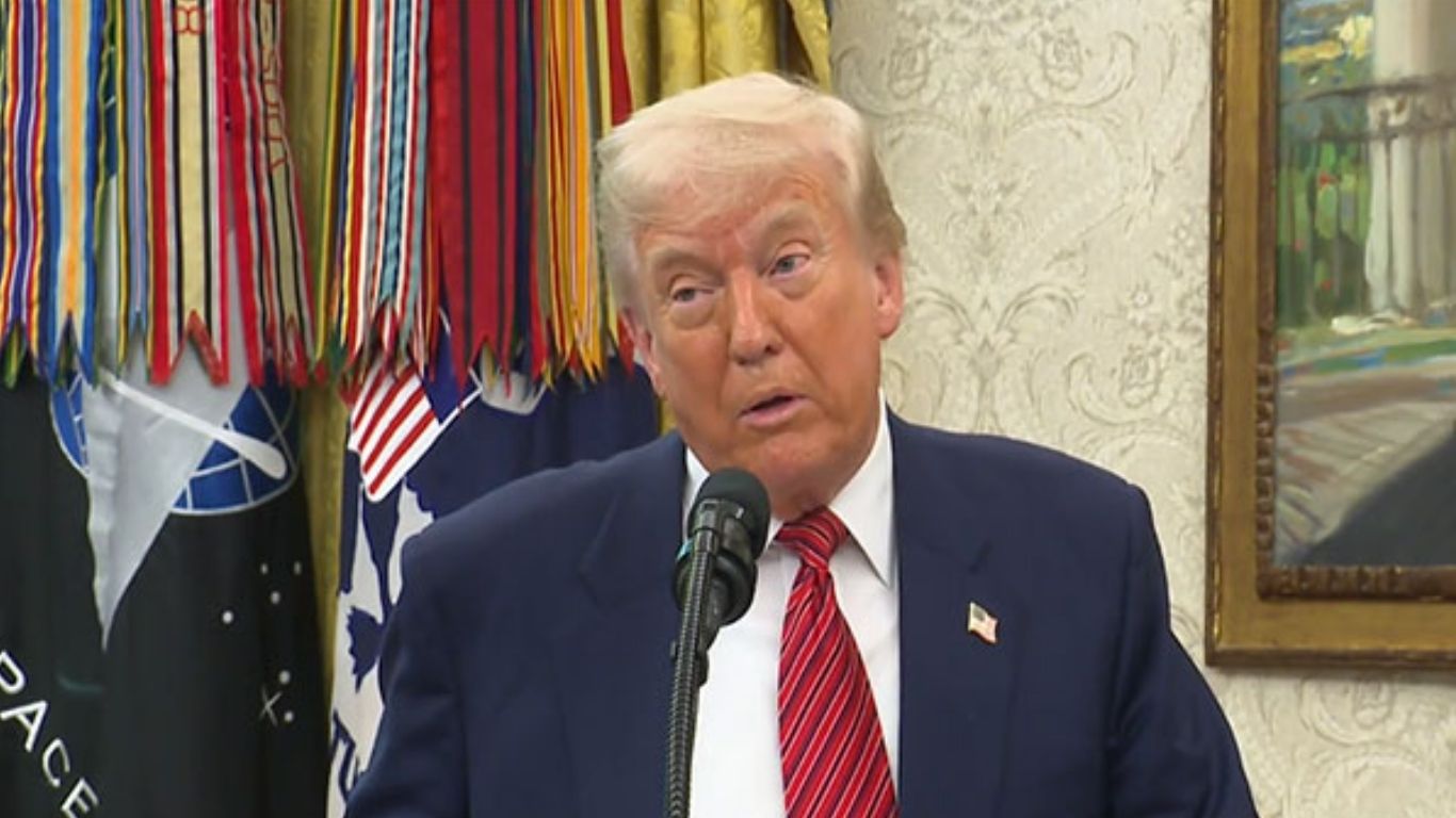Trump signs order to strengthen customs enforcement