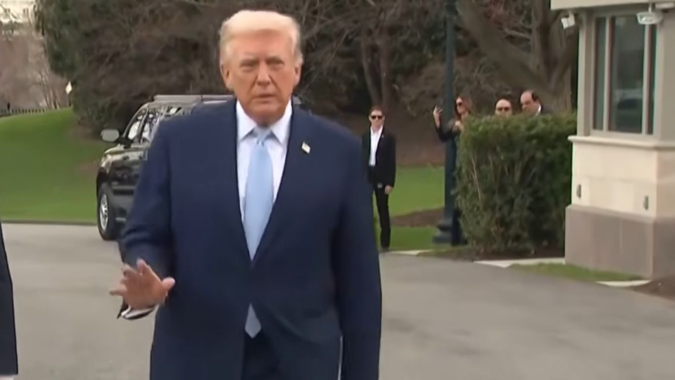 US-Iran conflict escalates as Trump threatens further strikes despite ceasefire talks
