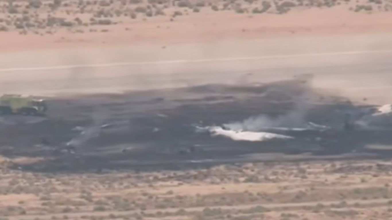 B-52 bomber crash kills 8 near Edwards Air Force Base 