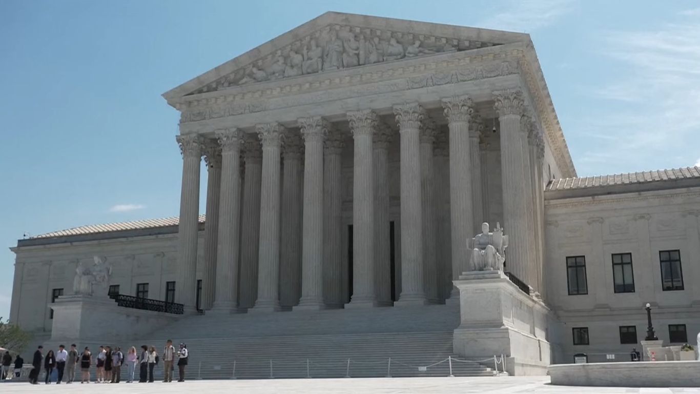 Supreme Court clears path for possible return of border asylum limits 