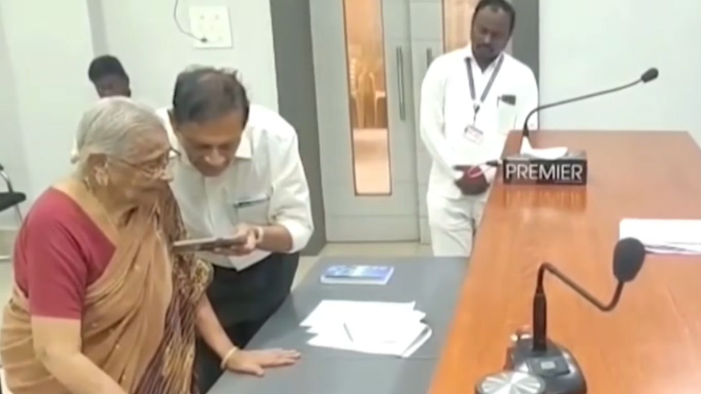 A 95-year-old woman gives up US citizenship to die as an Indian