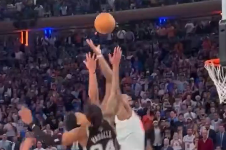 Knicks pull off greatest comeback in NBA Finals history to lead Spurs 3-1