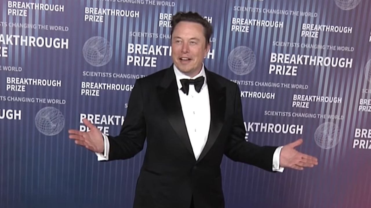 Elon Musk becomes the world’s first trillionaire as SpaceX's valuation tops $2 trillion