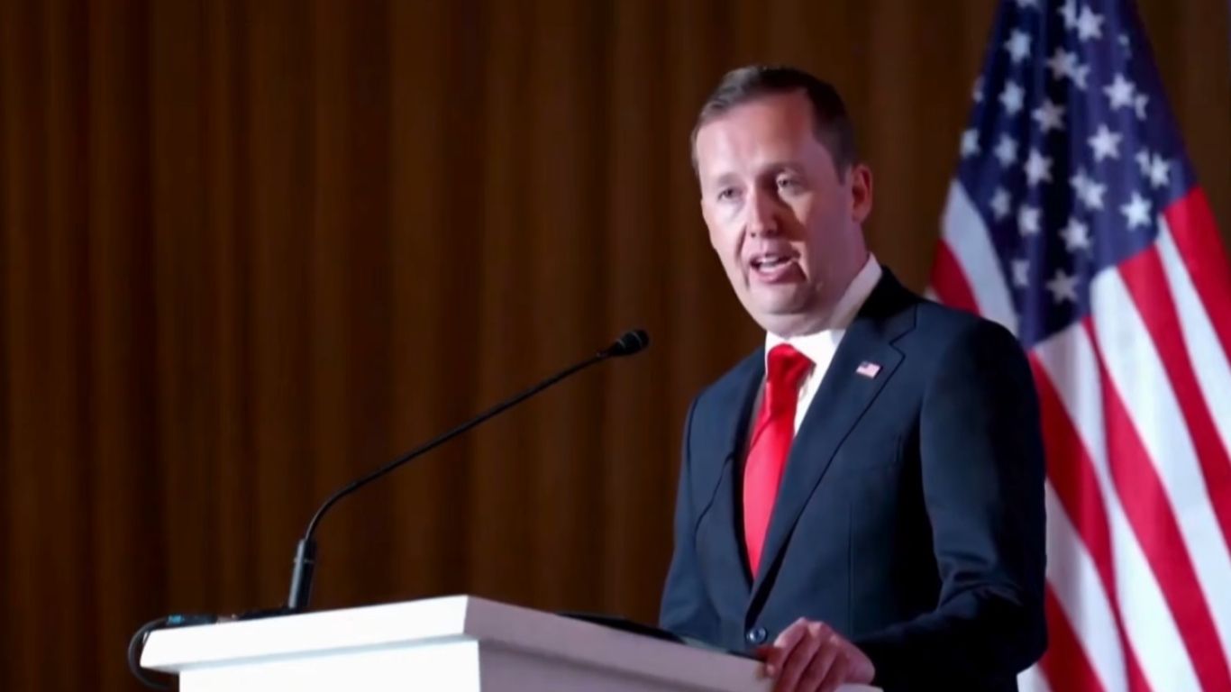 Trump backs new India-Boeing deal, US Envoy says