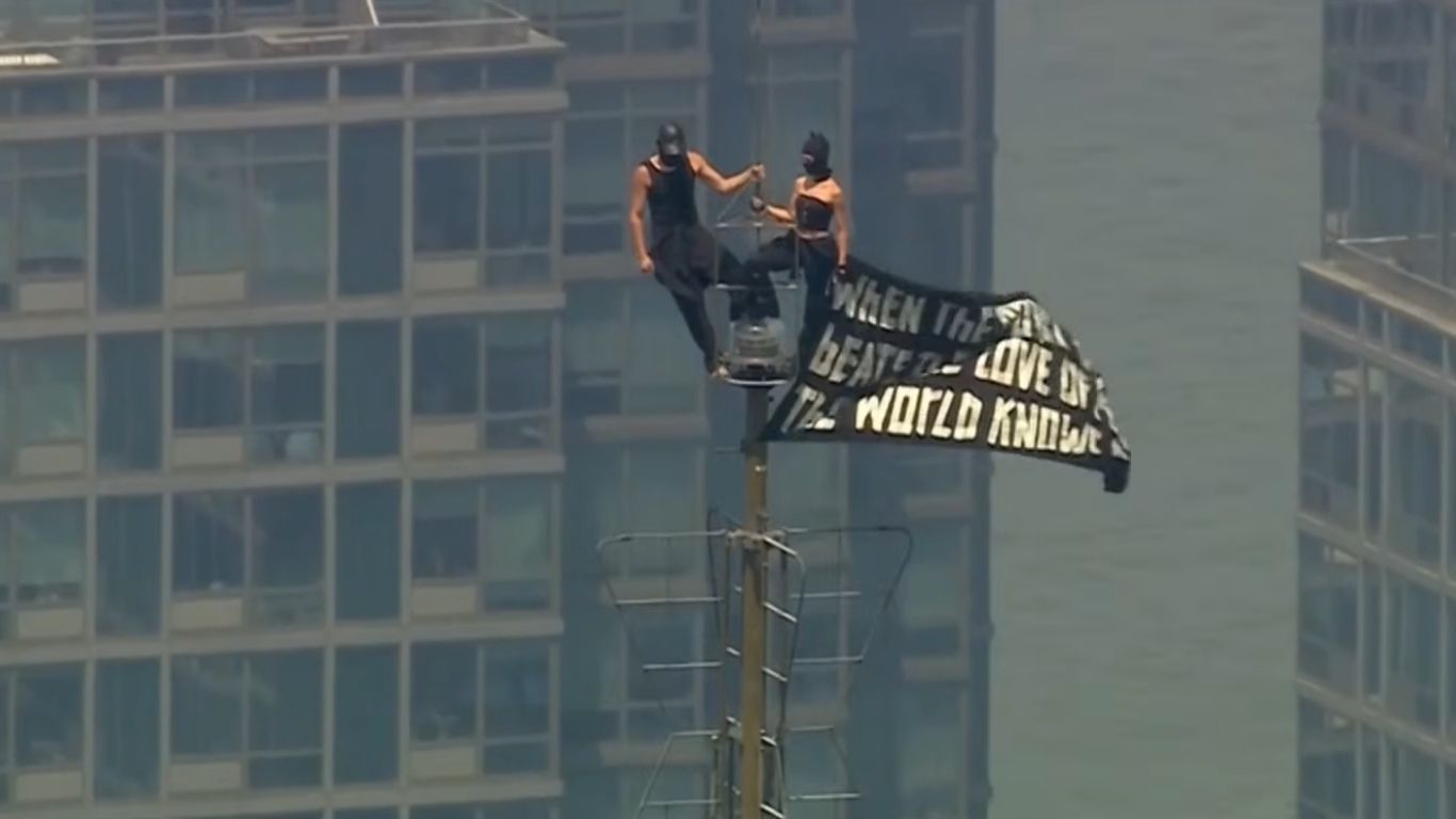 Empire State Building proposal ends in arrest