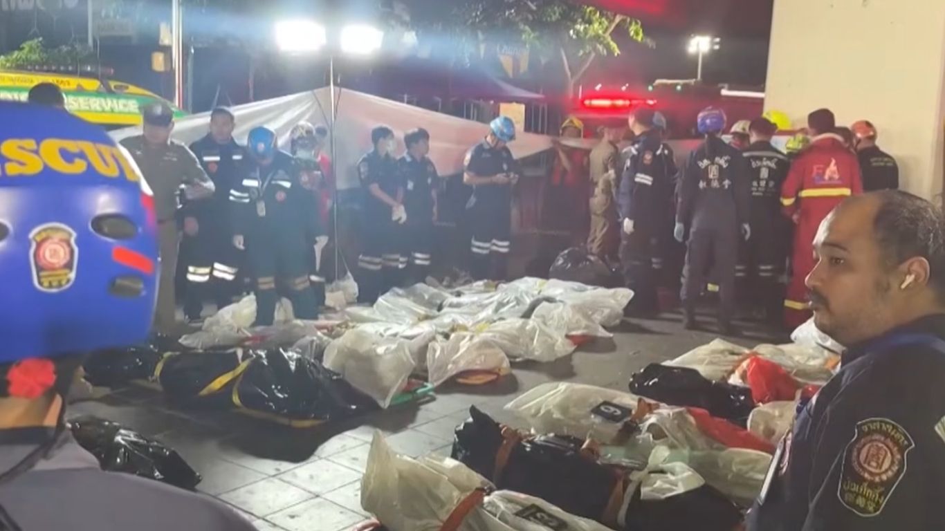 Bangkok beer hall fire kills 27, dozens hurt