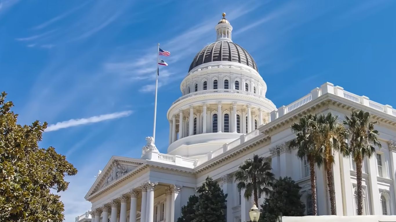 California Democrats back billionaire tax measure 