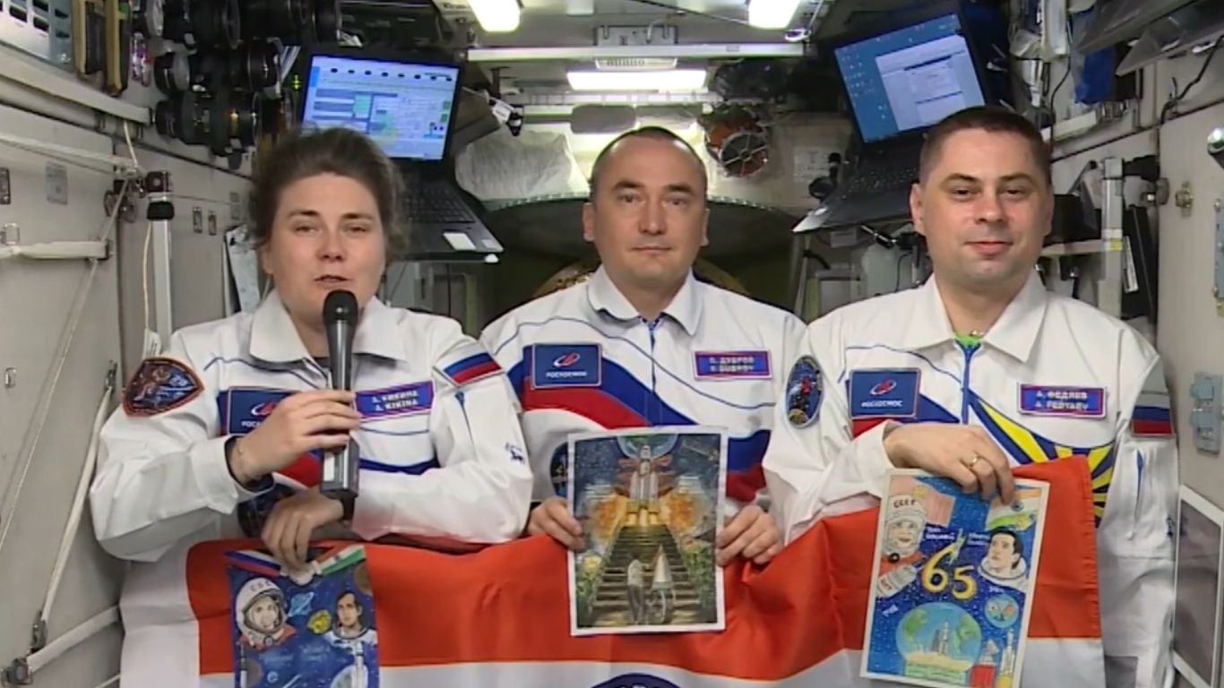 Russian cosmonauts greet India on Independence Day