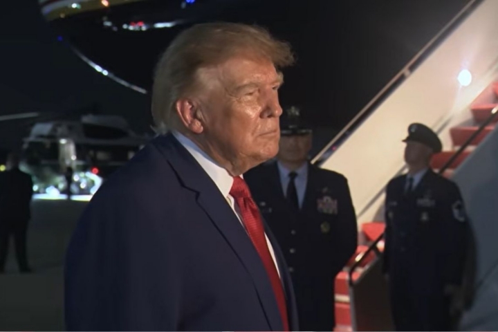 Trump switches planes in Turkey over security threat