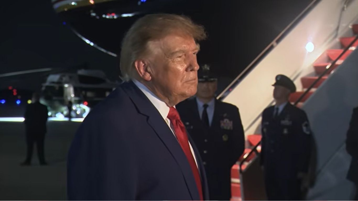 Trump switches planes in Turkey over security threat