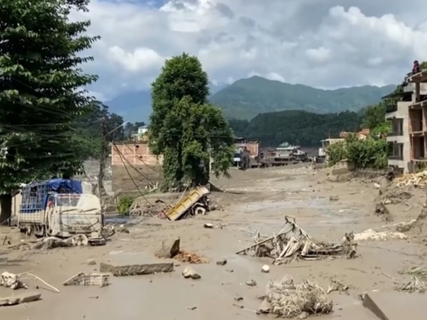 Nepal floods kill nearly 600 as rescue efforts continue