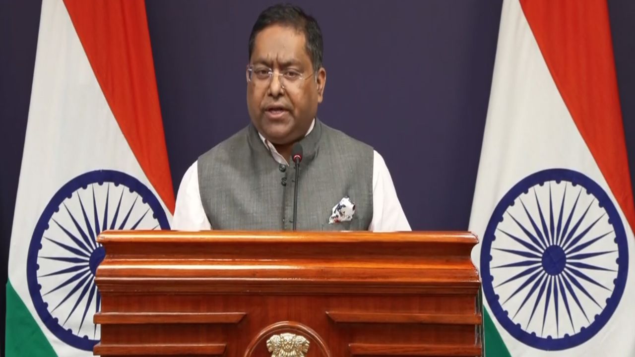 India seeks forward-looking Bangladesh ties