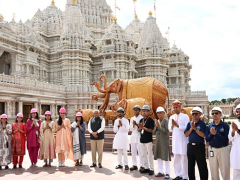 Gujarat CM visits Akshardham in New Jersey