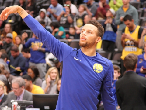 Stephen Curry signs $116 million Warriors extension