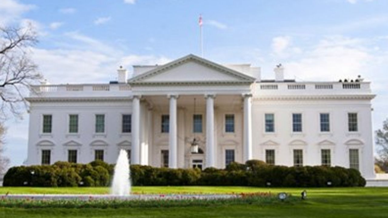 Supreme Court clears path for White House ballroom 