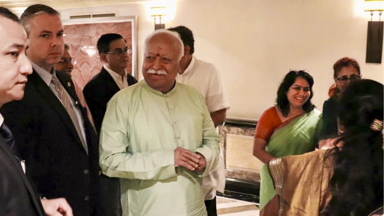 Mohan Bhagwat's US visit draws political pledge.