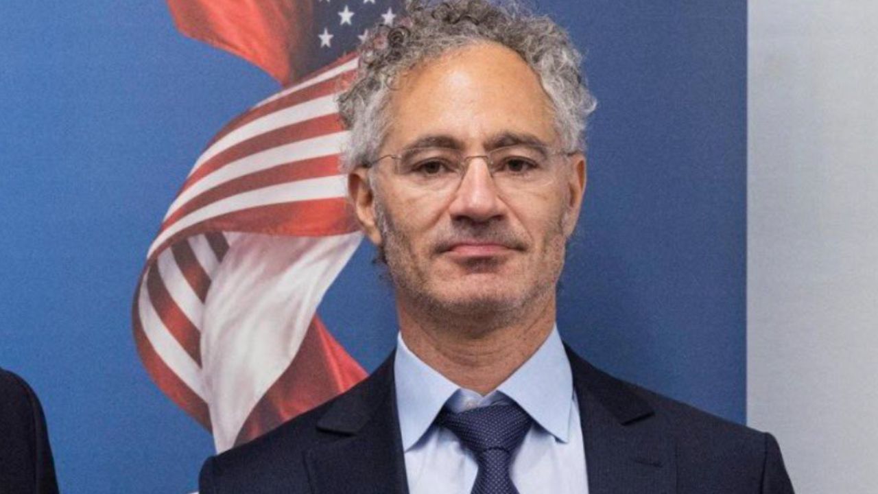 Palantir CEO questions AI IPO future