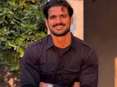 Passenger Paramvir Confronts Las Vegas stereotype