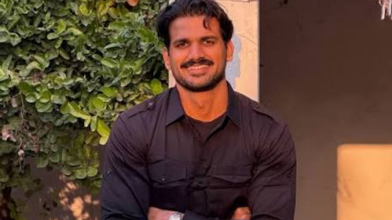 Passenger Paramvir Confronts Las Vegas stereotype
